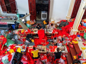 Làng nghề hối hả sản xuất phục vụ Lễ Quốc khánh 2/9