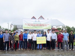 PVCFC tài trợ tuyến đèn năng lượng mặt trời: Thắp sáng nông thôn Cà Mau