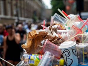 Nam giới thường xuyên dùng đồ nhựa một lần có thể gây ảnh hưởng tới sức khỏe sinh sản