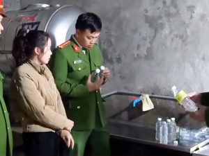 Nghệ An: Triệt phá xưởng sản xuất hơn 60.000 lít giấm giả từ axit công nghiệp và nước lã