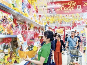 Mua sắm ngày Tết: Chậm lại một chút để giữ trọn niềm vui sum vầy