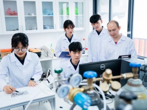 Hỗ trợ 1 tỷ đồng/năm cho nghiên cứu sinh xuất sắc, 'đặt hàng' làm chủ công nghệ lõi