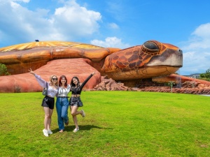 Điều gì đang khiến những 'đảo hội' trở thành 'thỏi nam châm' hút khách du lịch?