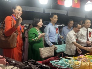 Nhịp cầu kết nối sản phẩm của các hợp tác xã đến hệ thống phân phối và người tiêu dùng