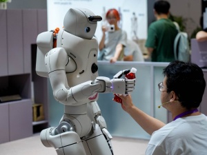 Trung Quốc xây dựng hơn 100 tiêu chuẩn cho robot hình người