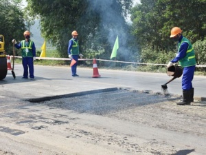 TCVN 14661:2026 về tổ chức giao thông và phòng hộ khi thi công đường đang khai thác