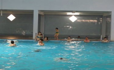 Những bể bơi giải nhiệt cho người Hà Nội