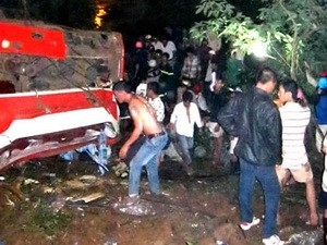 Xe khách lao xuống sông Srêpôk, 34 người tử vong
