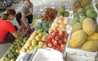 Khó nhận biết trái cây ngâm, ủ hóa chất