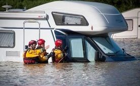 Nước Anh ngập nặng sau mưa lớn (phần 2)