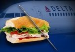 FBI điều tra vụ bánh mì "kẹp" kim khâu trên máy bay
