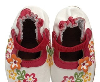 Các mẫu giày tập đi tốt nhất cho bé