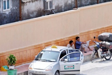 Hà Nội: Thanh tra giao thông bao che taxi... ăn tiền?