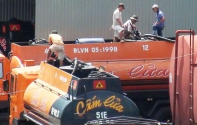 Truy trách nhiệm vụ pha tạp chất vào xăng dầu