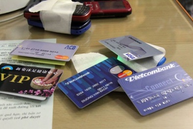 Học hacker làm giả thẻ tín dụng mua điện thoại cao cấp