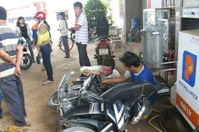 Đình chỉ hoạt động cây xăng pha nước lã