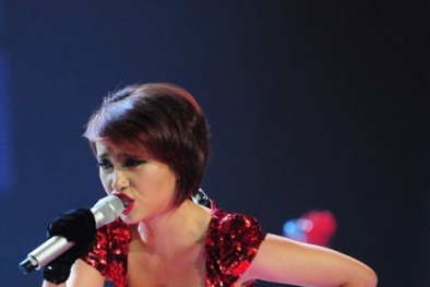 Đội Hà Hồ biến The Voice thành “chảo lửa”