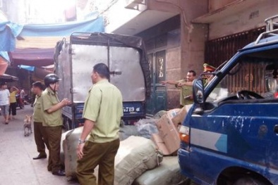 Hàng trăm cảnh sát truy bắt ô tô tải chở hàng lậu