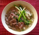 "Bổ ngả" vì... phở bò tái