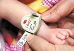 Trung Quốc: Trẻ sơ sinh phải đeo vòng chống bắt cóc