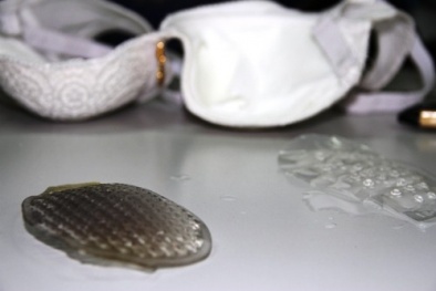 Áo ngực chứa "chất lạ": Bộ Y tế "đổ" Bộ Công thương