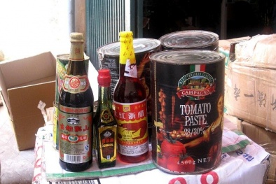 Kho hàng chứa thực phẩm quá hạn sử dụng