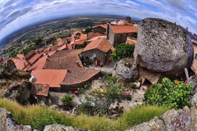 Đến Bồ Đào Nha thăm ngôi làng cổ kẹp trong đá