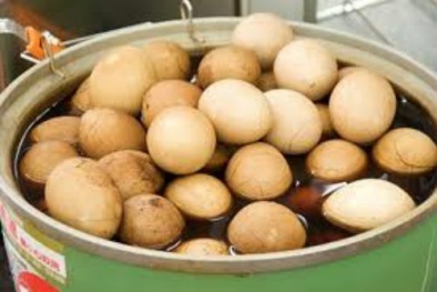 Mang bệnh vì bồi bổ bằng trứng ung