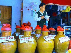 Trung Quốc rúng động vì rượu nổi tiếng dính hóa chất