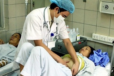 Đua nhau tắm trắng rồi... nhập viện