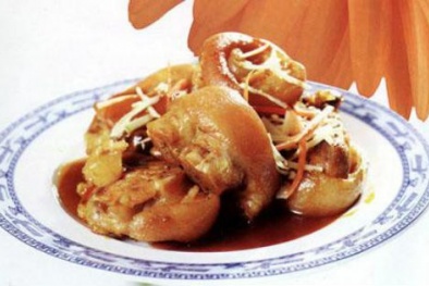 Cay cay... giò heo kho