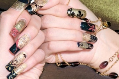 Hiểm họa sơn móng tay tự nứt