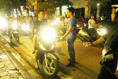 "Ngày mai Hồ Sĩ Tiến, anh Chung sẽ điện cho chú"