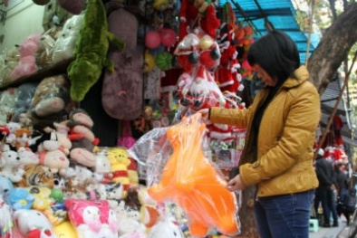 Truy tìm chất độc đồ chơi thú nhún Trung Quốc