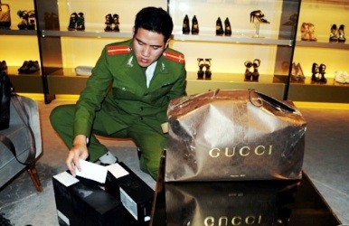 Cảnh sát gặp khó vụ "sự cố" Gucci - Milano