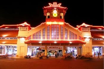 Chủ tịch "ăn dây" với Ban quản lí đẩy tiểu thương ra chợ?