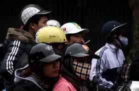 Đa phần người dân đội mũ bảo hiểm dởm