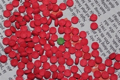 Đi taxi chở hàng nghìn viên ma túy tổng hợp