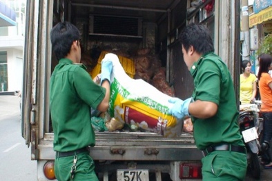 Gà đông lạnh bốc mùi, súng giả chuẩn bị tuồn ra thị trường