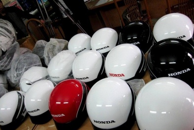 Bắt giữ lô mũ bảo hiểm giả mác Honda