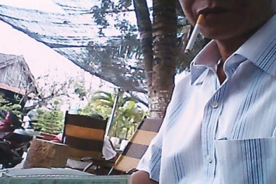 Cảnh sát cơ động "làm tiền" lái xe ba bánh