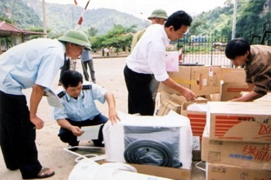 Trắng đêm chống hàng lậu