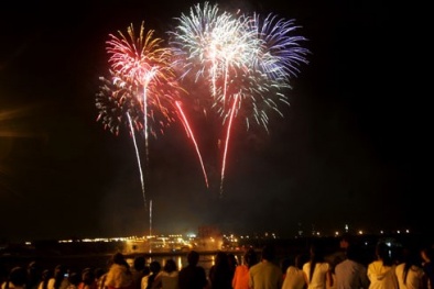 Cả nước sẵn sàng bắn pháo hoa đón giao thừa