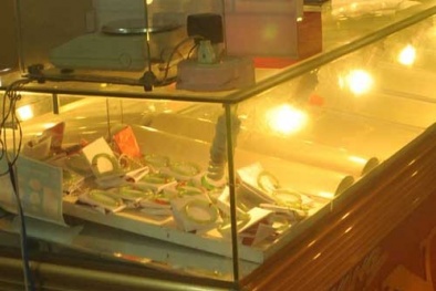 Dùng "ma thuật" cướp vàng giữa ban ngày