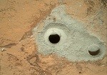 Tàu của NASA tìm thấy đá xám trên bề mặt sao Hỏa