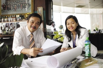 Kiều nữ của ông chủ nhãn hiệu 'nóng trong người'