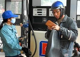 Tăng mức sử dụng quỹ bình ổn để giữ giá xăng dầu