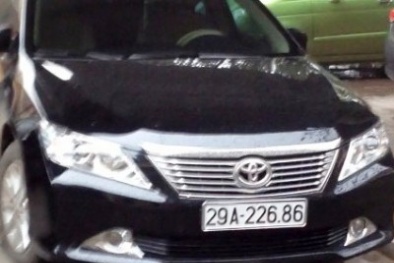 Khiển trách CSGT đi Camry mang biển số giả