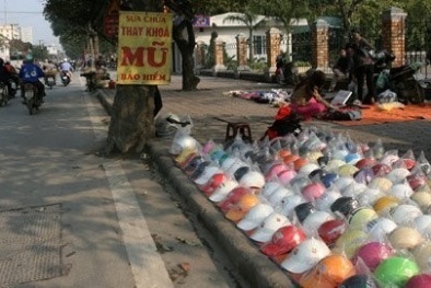 Bán tháo mũ bảo hiểm rởm