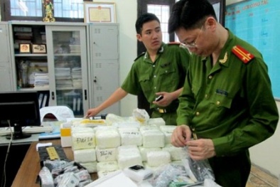 Hàng trăm điện thoại lậu nhập về thủ đô